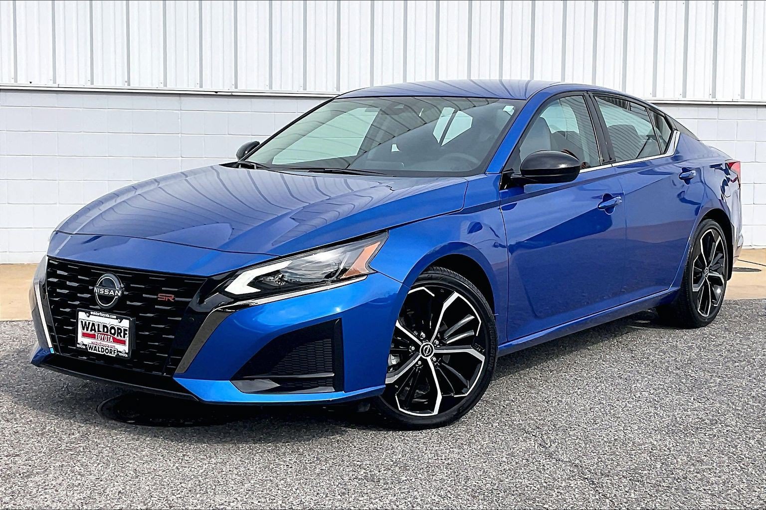 Used 2025 Nissan Altima 2.5 SR FWD image 2
