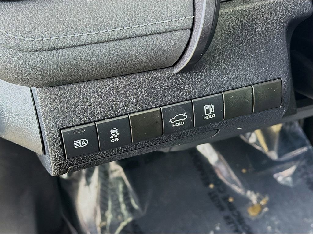 Used 2020 Toyota Camry SE image 26