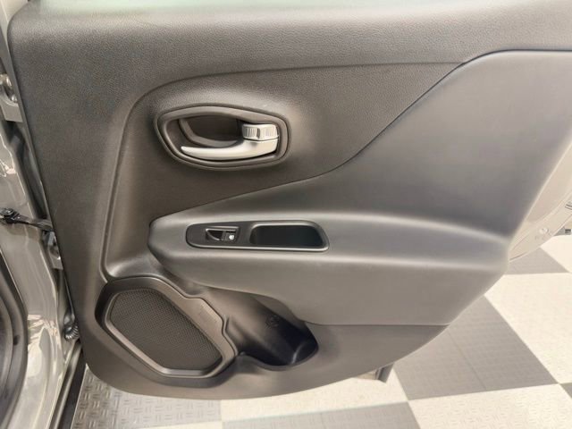 Used 2019 Jeep Renegade Altitude w/ Quick Order Package 22M image 25