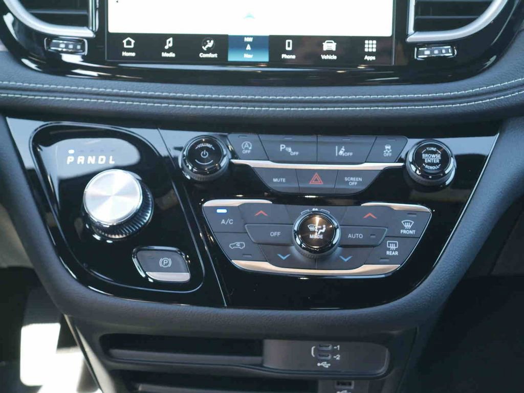 New 2026 Chrysler Pacifica Select image 6