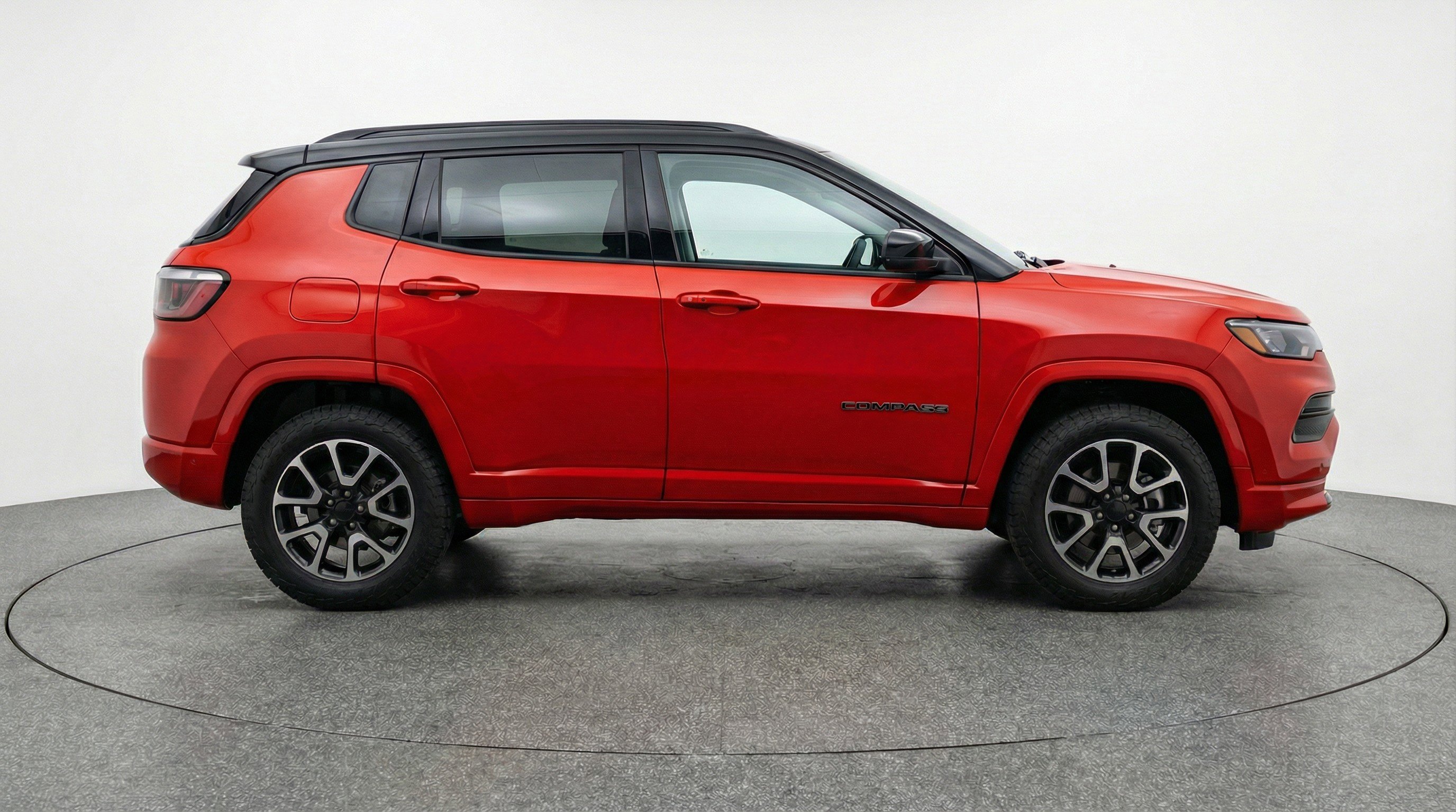 Used 2025 Jeep Compass Trailhawk AWD/4WD image 11