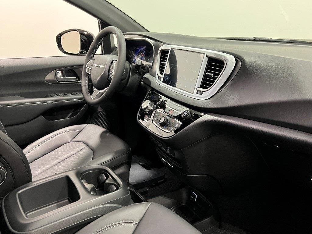 New 2026 Chrysler Voyager LX image 33