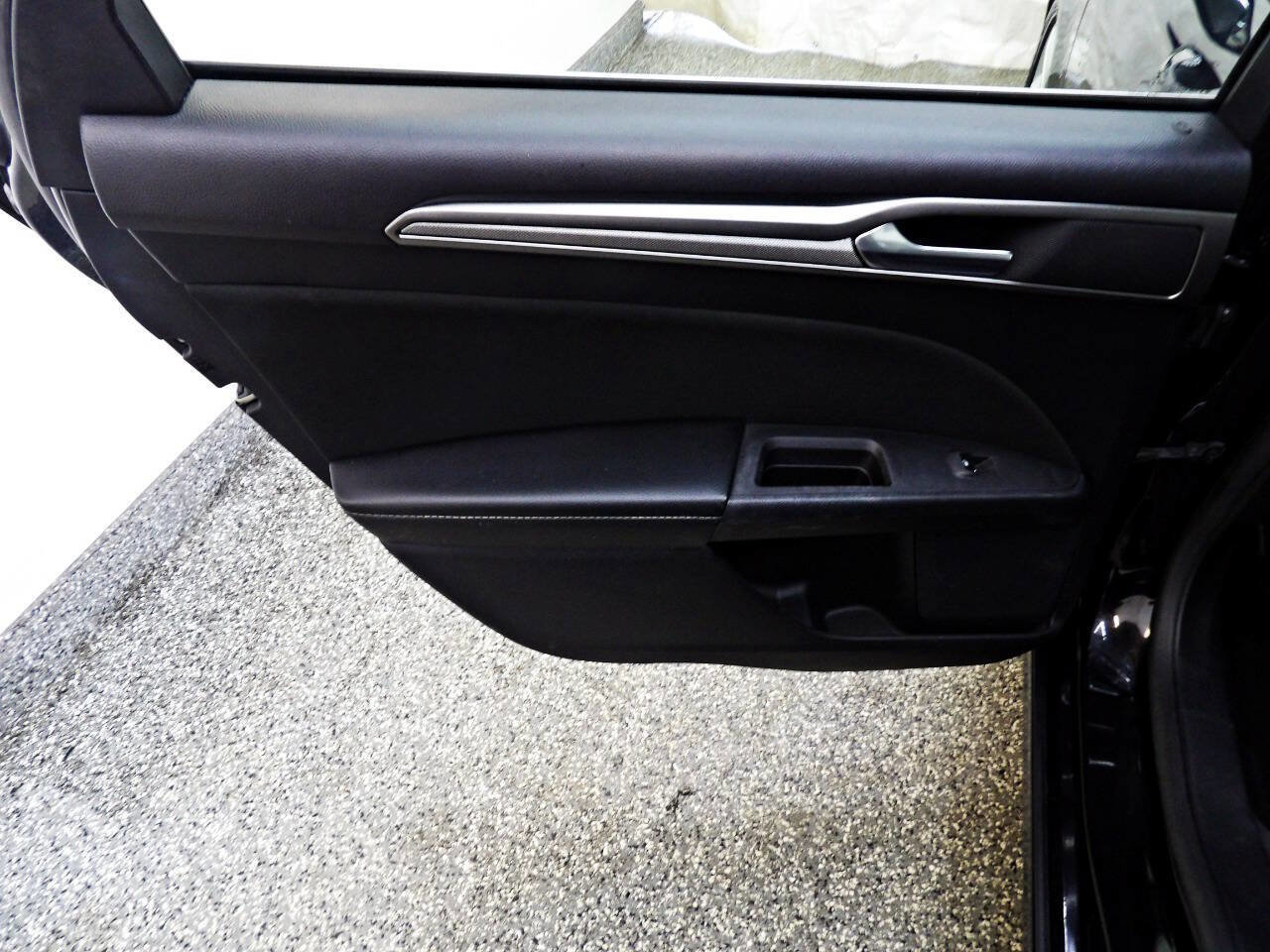 Used 2018 Ford Fusion SE image 9