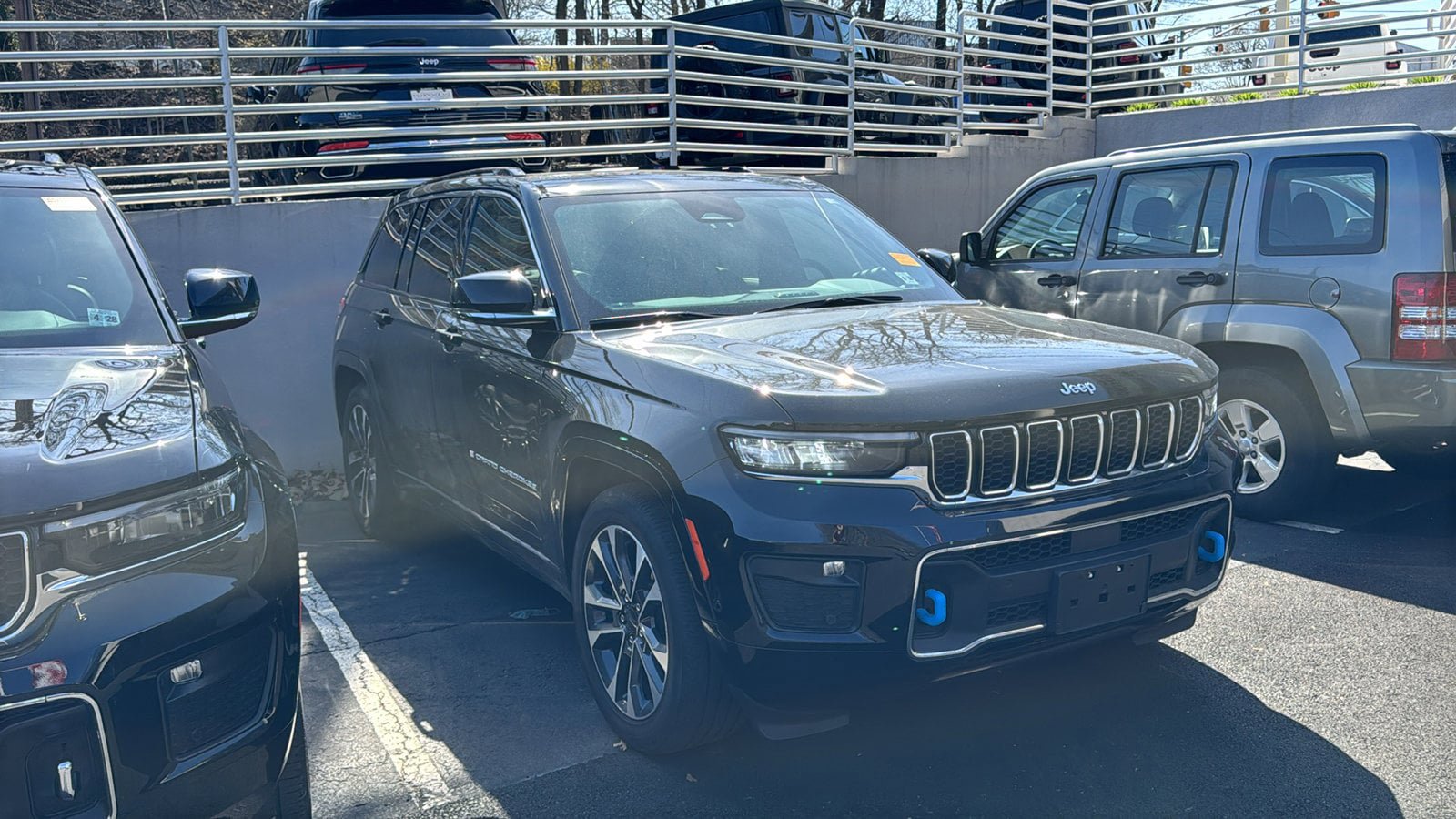 Used 2024 Jeep Grand Cherokee Overland w/ Luxury Tech Group IV image 3