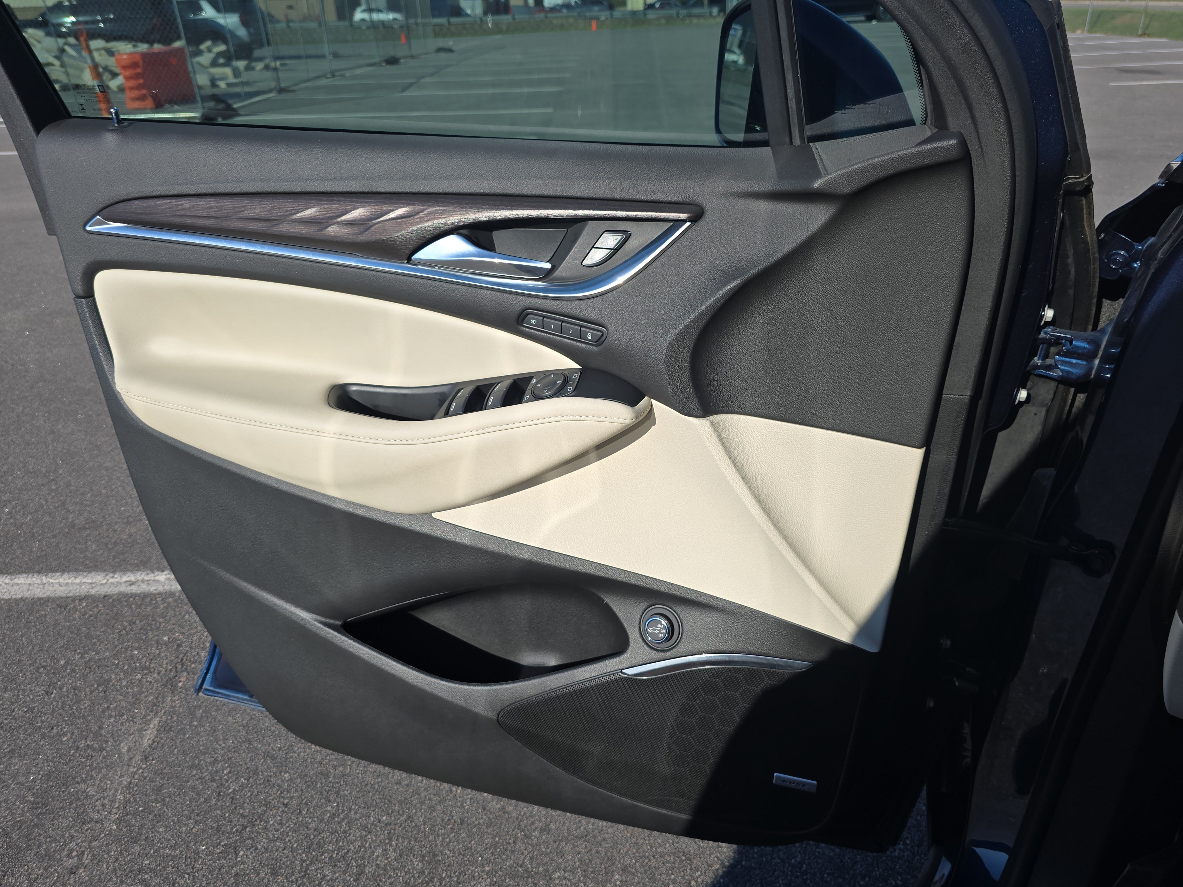 Used 2024 Buick Enclave Avenir w/ Avenir Technology Package FWD image 28