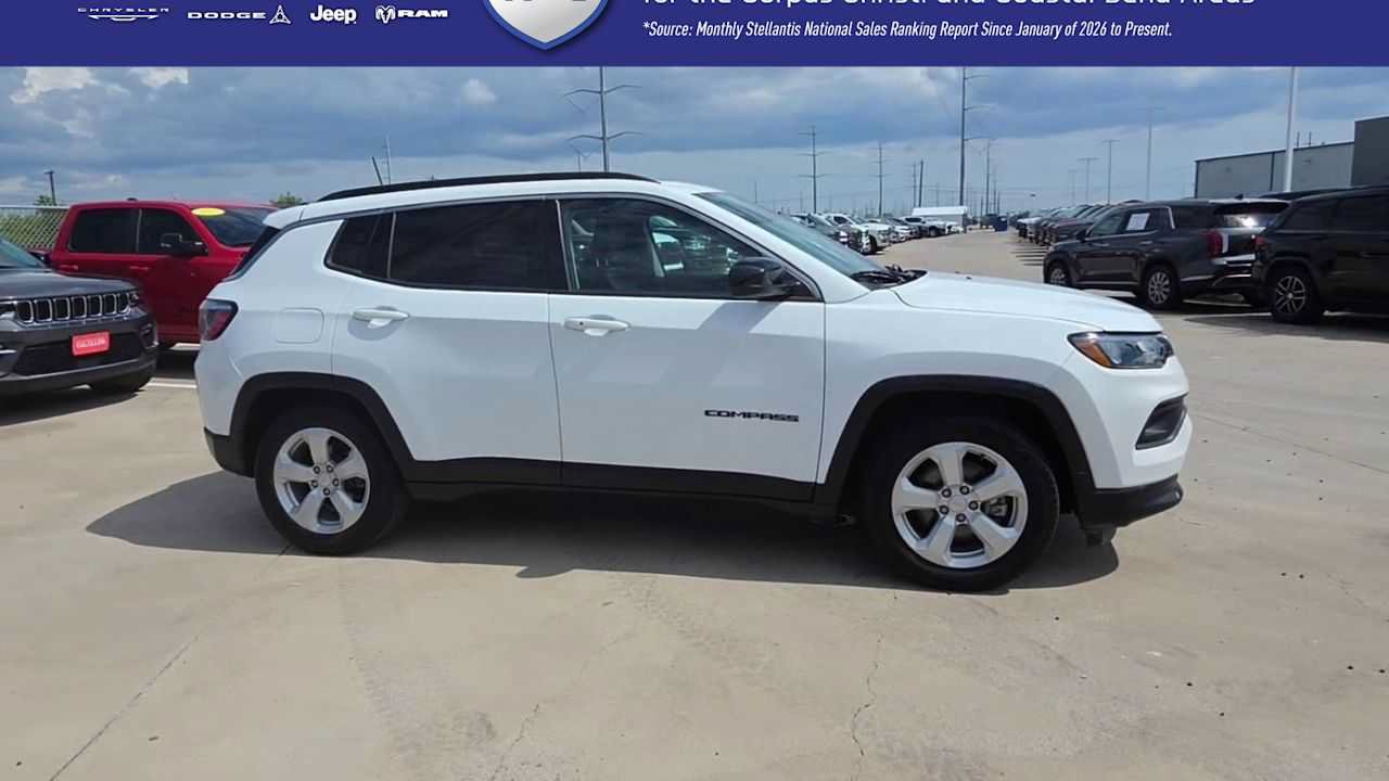 Used 2022 Jeep Compass Latitude w/ Sun and Sound Group FWD image 9