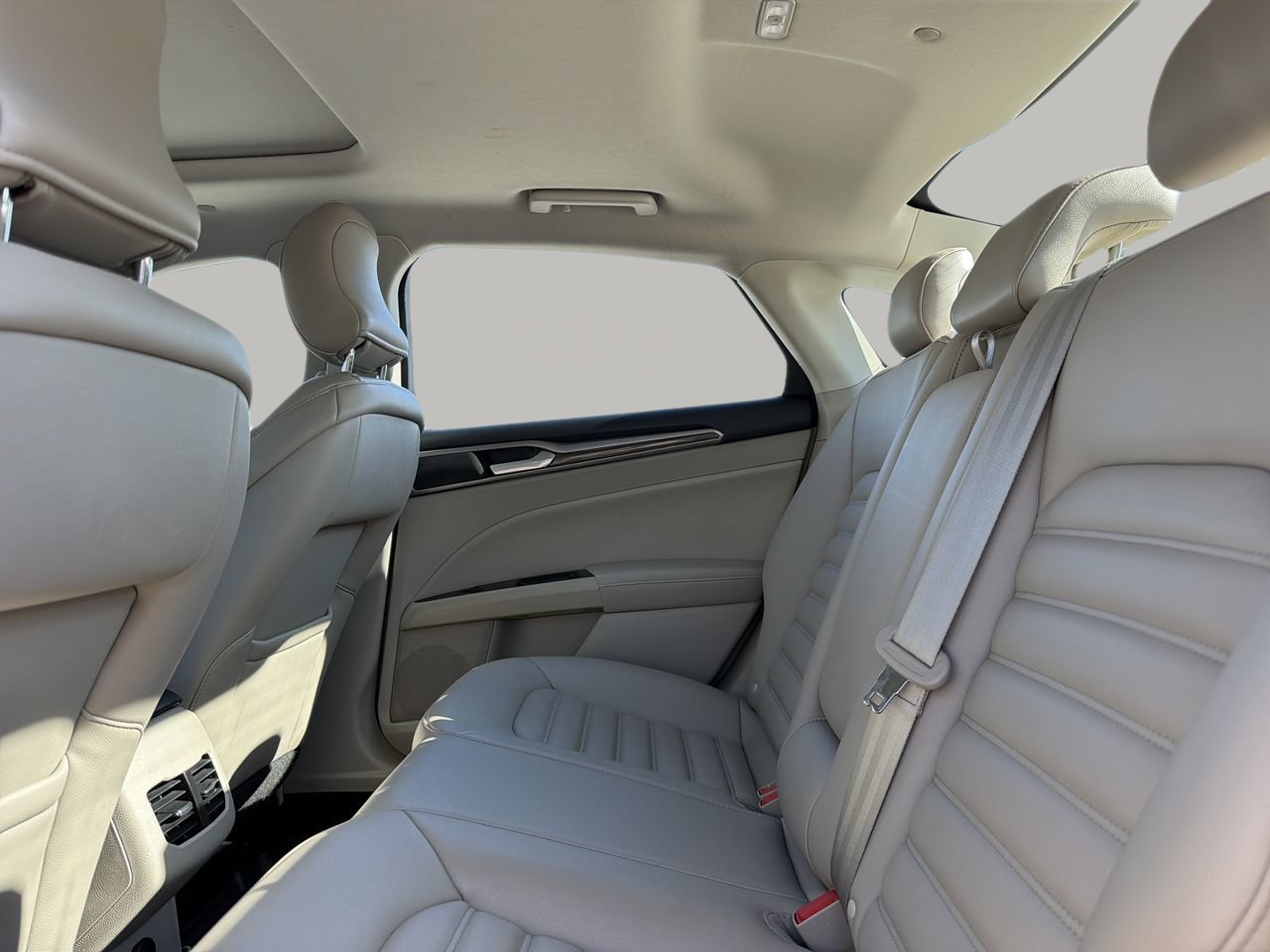 Used 2019 Ford Fusion SEL FWD image 16