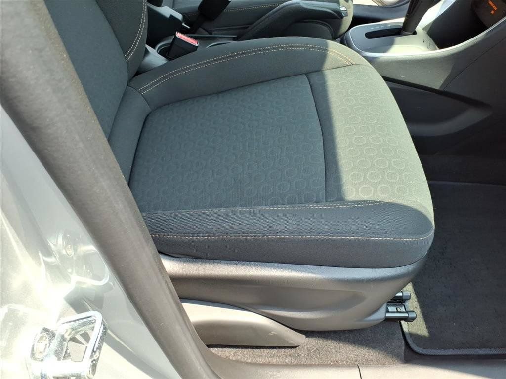 Used 2022 Chevrolet Trax LS w/ Tint and Cruise Package AWD/4WD image 14