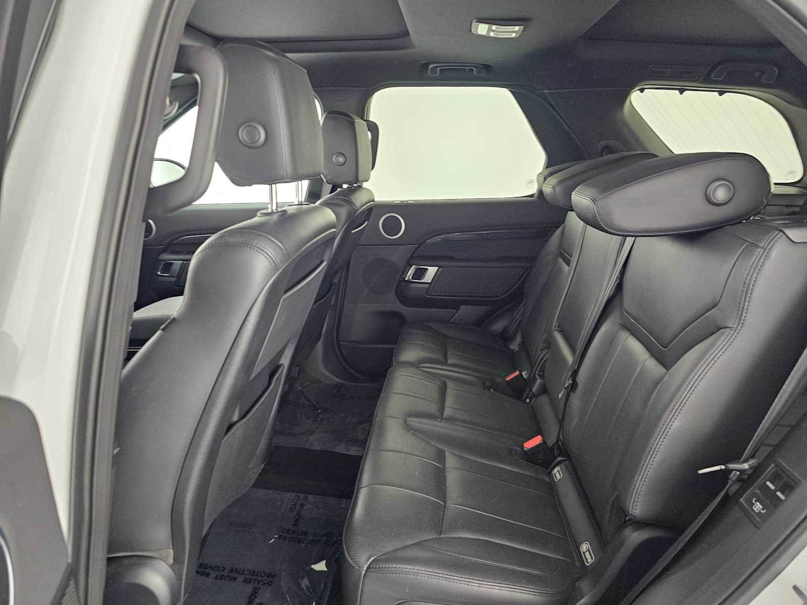 Used 2017 Land Rover Discovery HSE AWD/4WD image 18