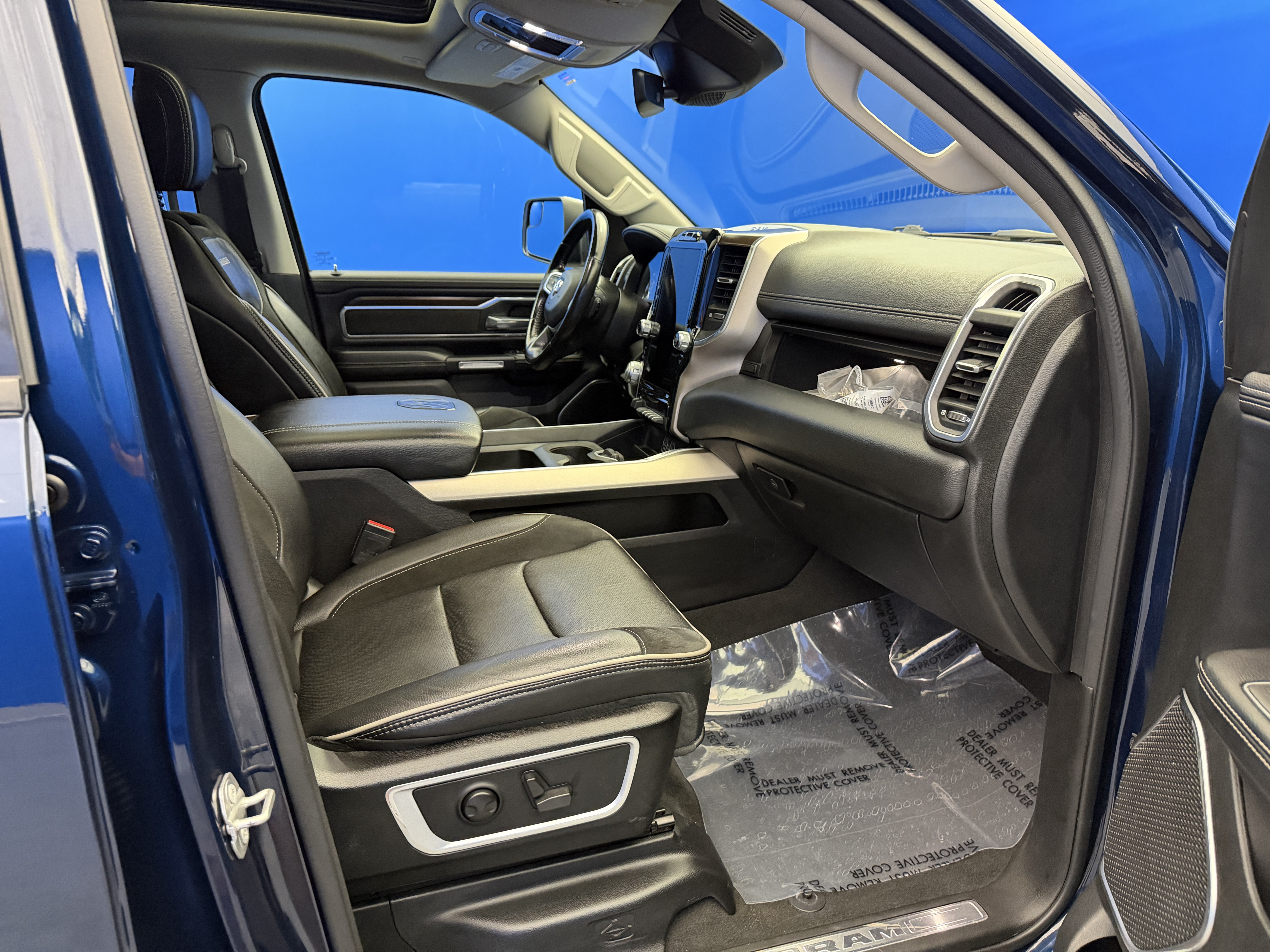 Used 2022 RAM 1500 Laramie AWD/4WD image 27