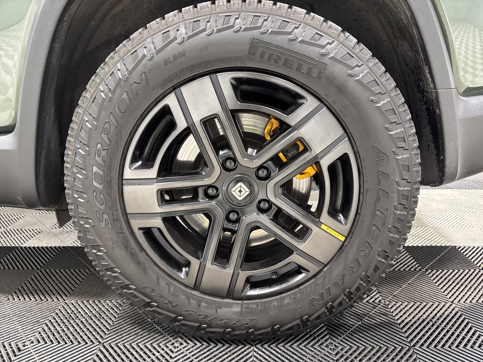 Used 2023 Rivian R1S Adventure image 10