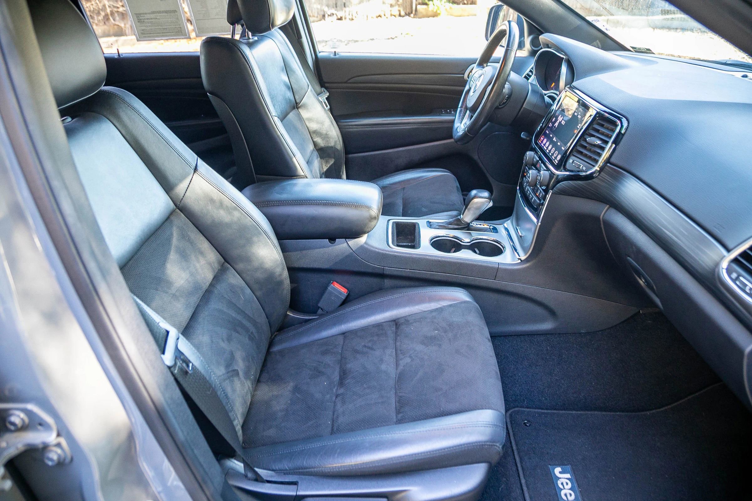 Used 2020 Jeep Grand Cherokee Altitude image 26