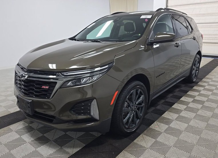 Used 2023 Chevrolet Equinox RS w/ LPO, Floor Liner Package AWD/4WD image 2