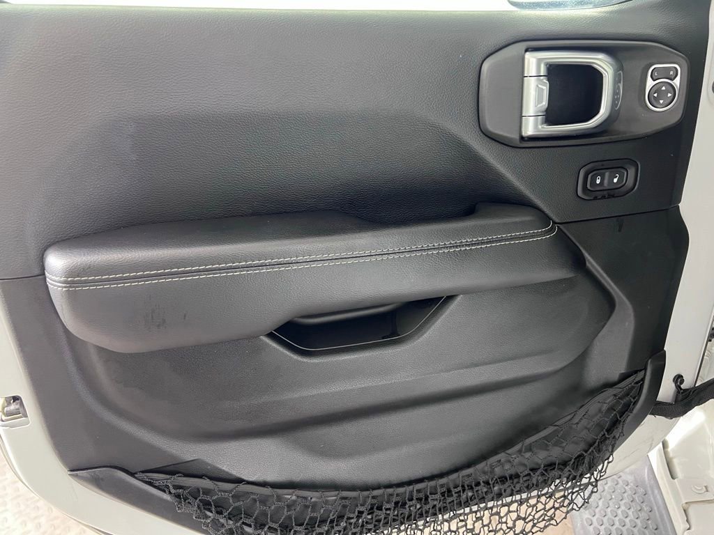 Used 2018 Jeep Wrangler Unlimited Sahara AWD/4WD image 25