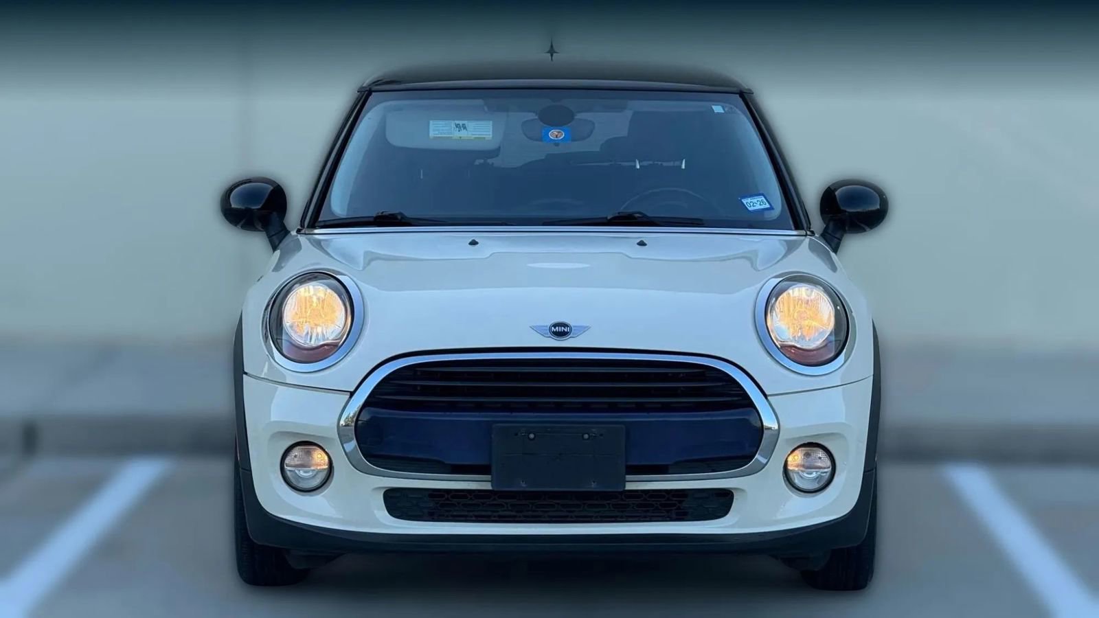 Used 2018 MINI Cooper 2-Door Hardtop image 3