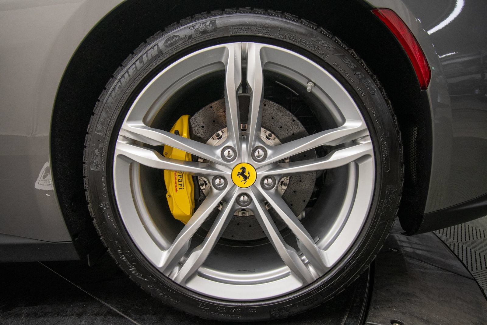 Used 2018 Ferrari GTC4Lusso AWD/4WD image 37