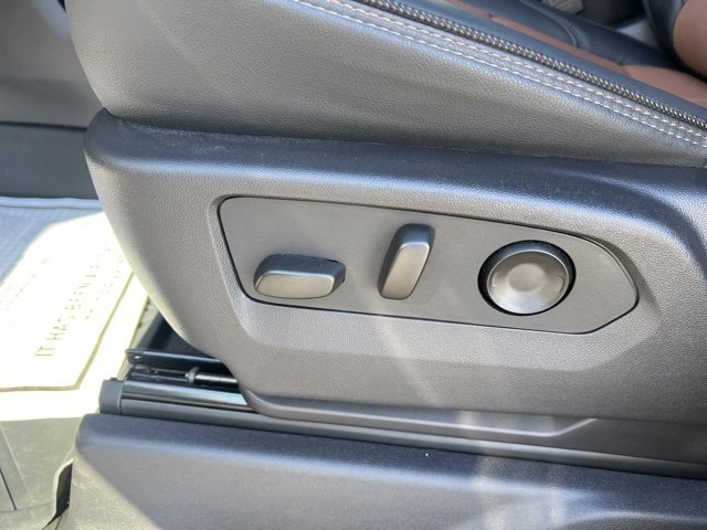 Used 2024 Chevrolet Silverado 1500 High Country w/ Technology Package image 15