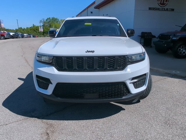 Used 2024 Jeep Grand Cherokee Altitude AWD/4WD image 4