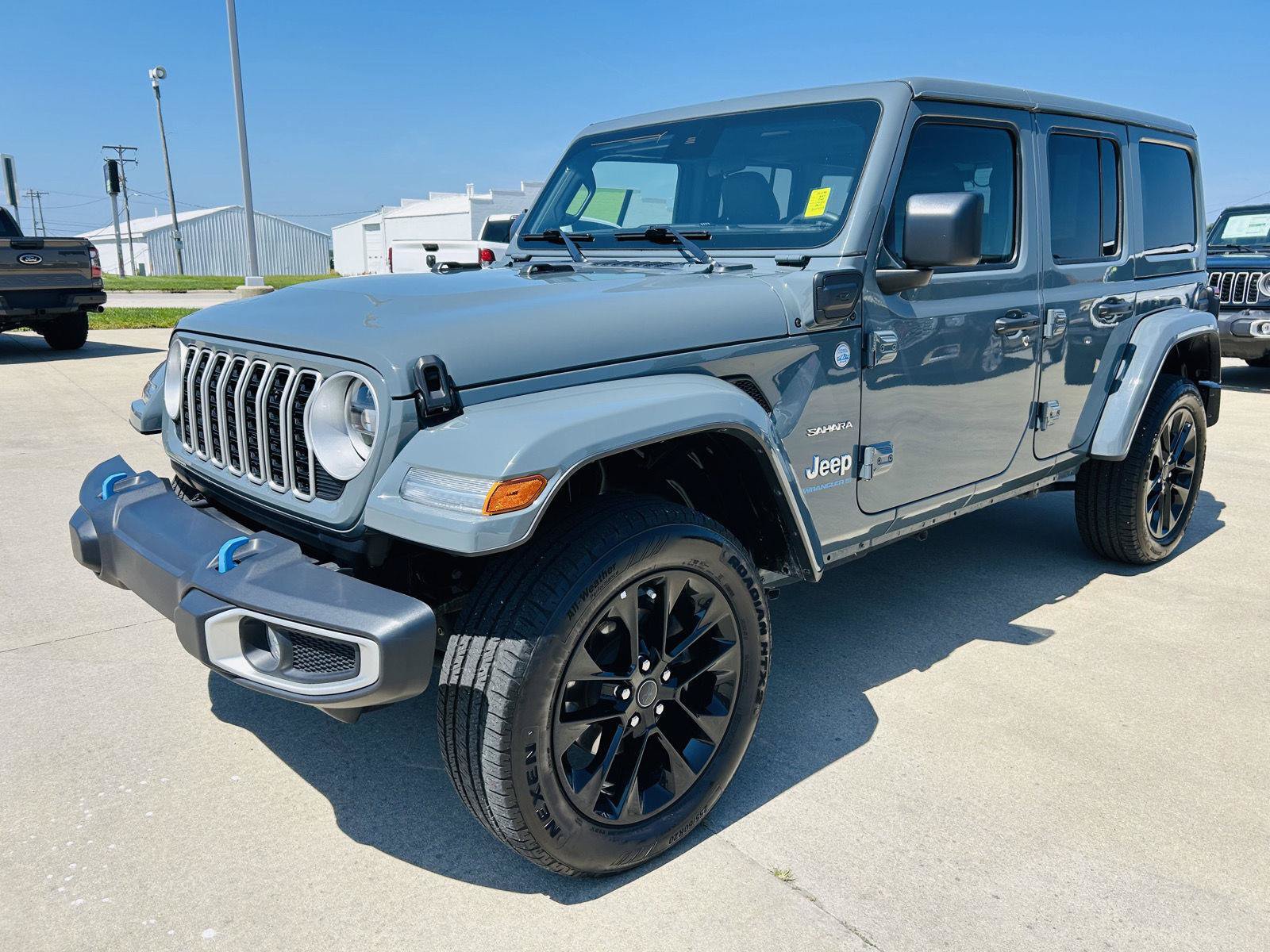 Used 2024 Jeep Wrangler Unlimited Sahara w/ Safety Group AWD/4WD image 31