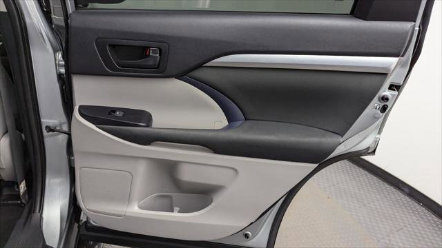 Used 2019 Toyota Highlander LE image 19