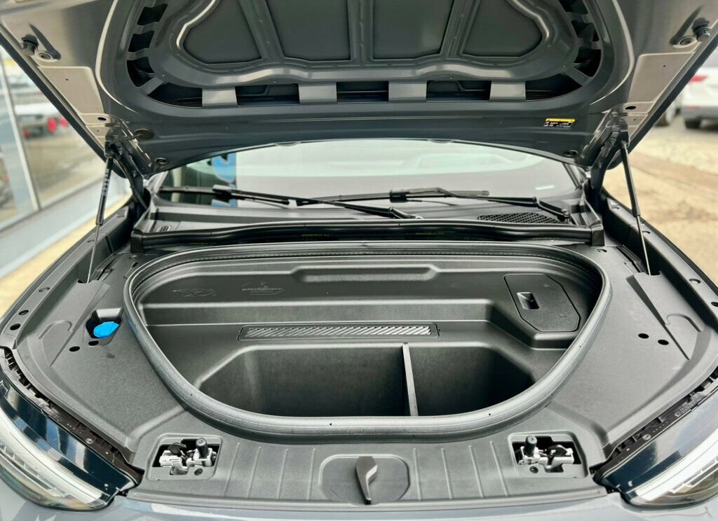 Used 2025 Audi Q6 e-tron Premium Plus w/ Premium Plus image 11