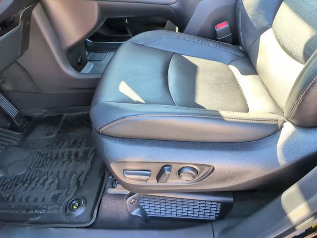 Used 2025 Toyota Sienna XLE Woodland Edition image 18