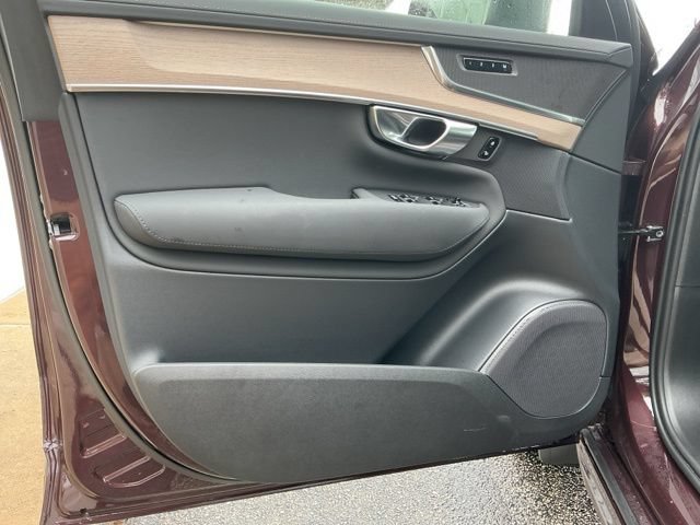Certified 2025 Volvo XC90 B5 Plus AWD/4WD image 23