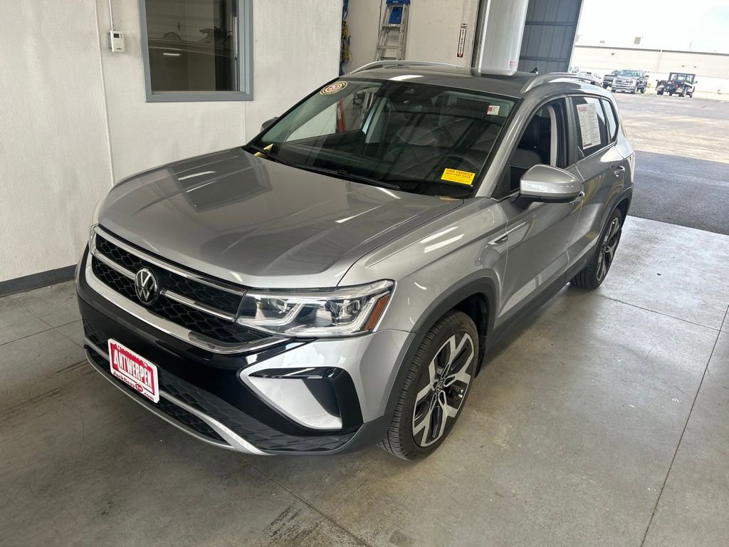 Used 2023 Volkswagen Taos SEL AWD/4WD image 2
