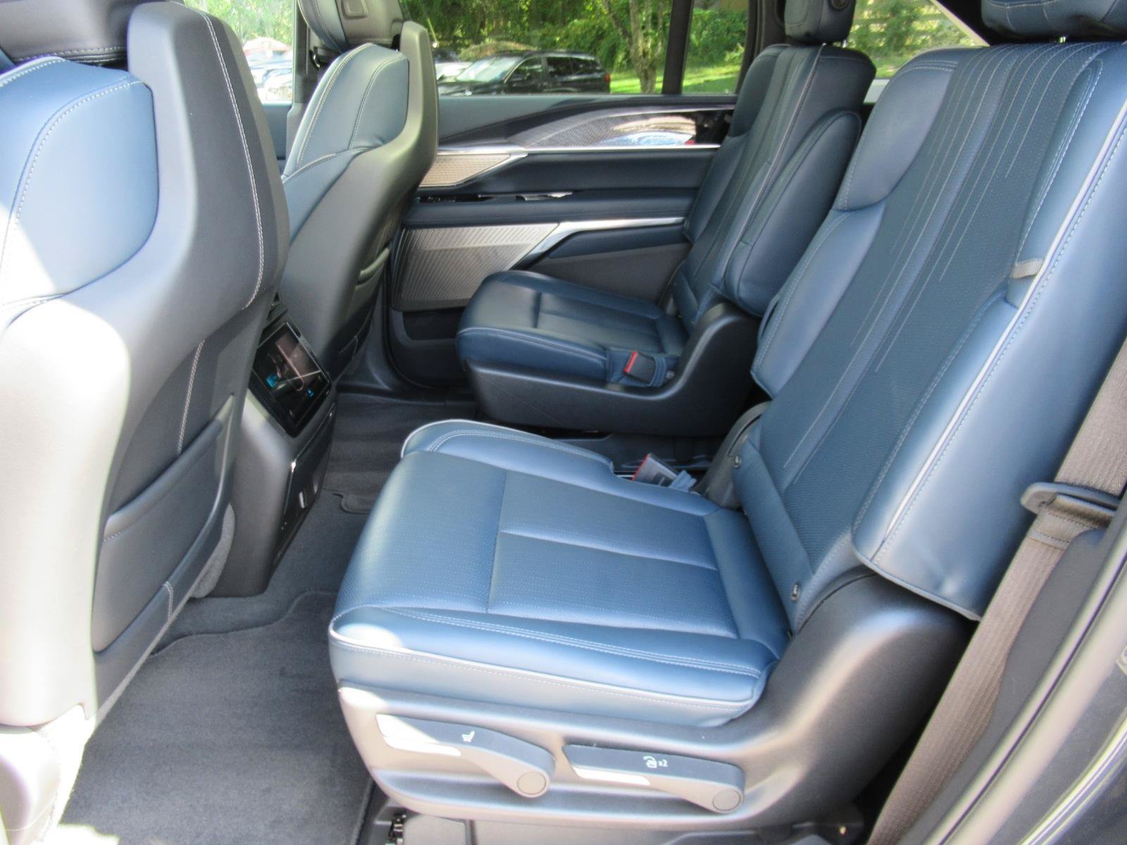 Certified 2026 Cadillac Escalade IQ Sport 2 AWD/4WD image 39