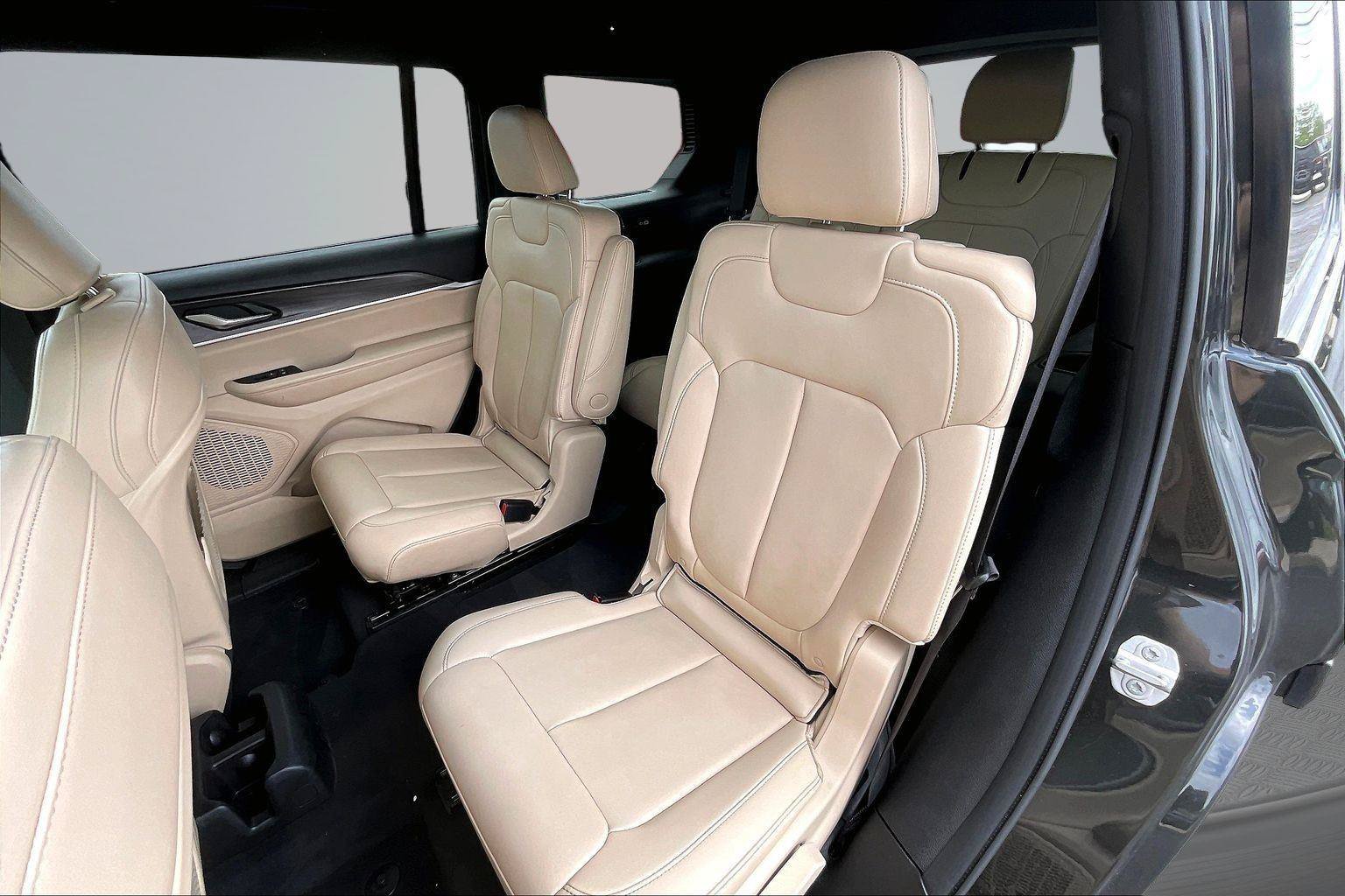 Used 2023 Jeep Grand Cherokee L Limited AWD/4WD image 25