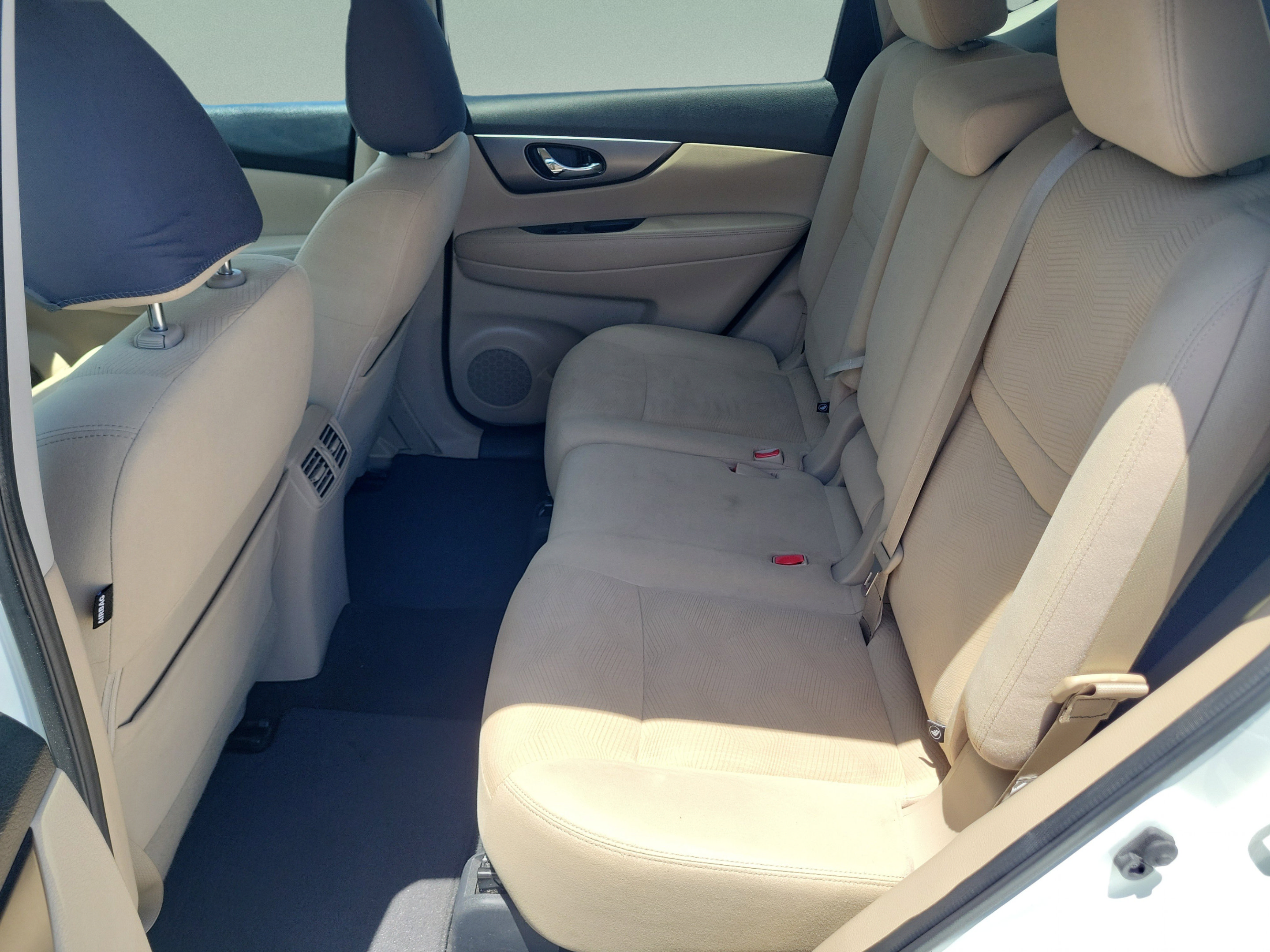 Used 2016 Nissan Rogue SV FWD image 9