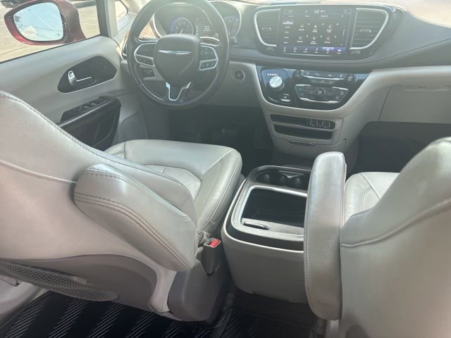 Used 2021 Chrysler Pacifica Touring-L FWD image 34