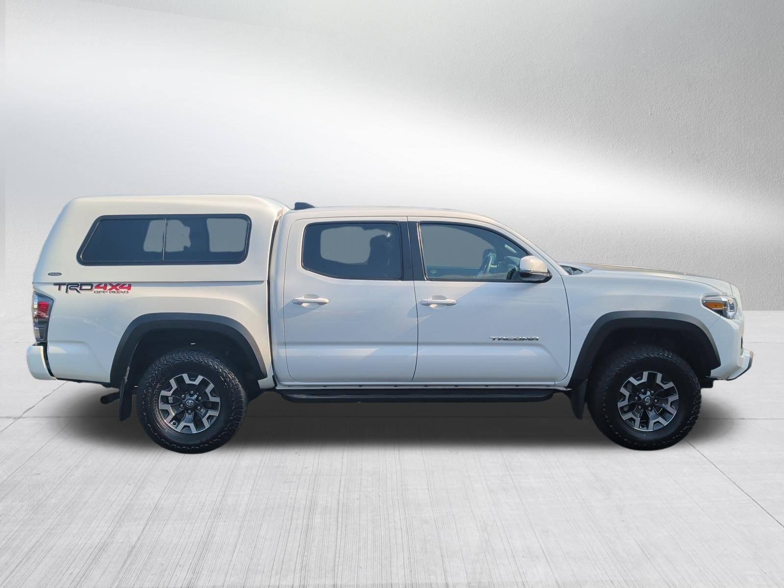Used 2022 Toyota Tacoma TRD Off-Road w/ Technology Package AWD/4WD image 8