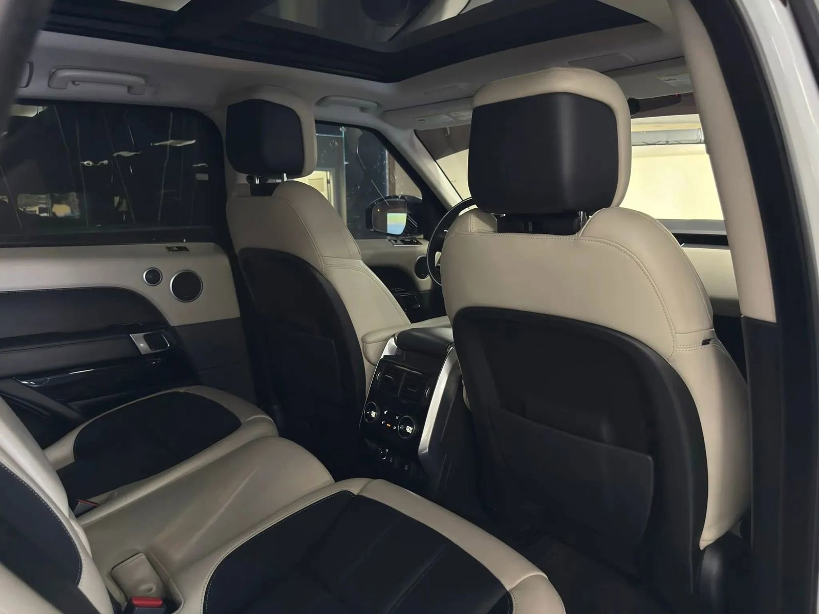 Used 2019 Land Rover Range Rover HSE AWD/4WD image 17
