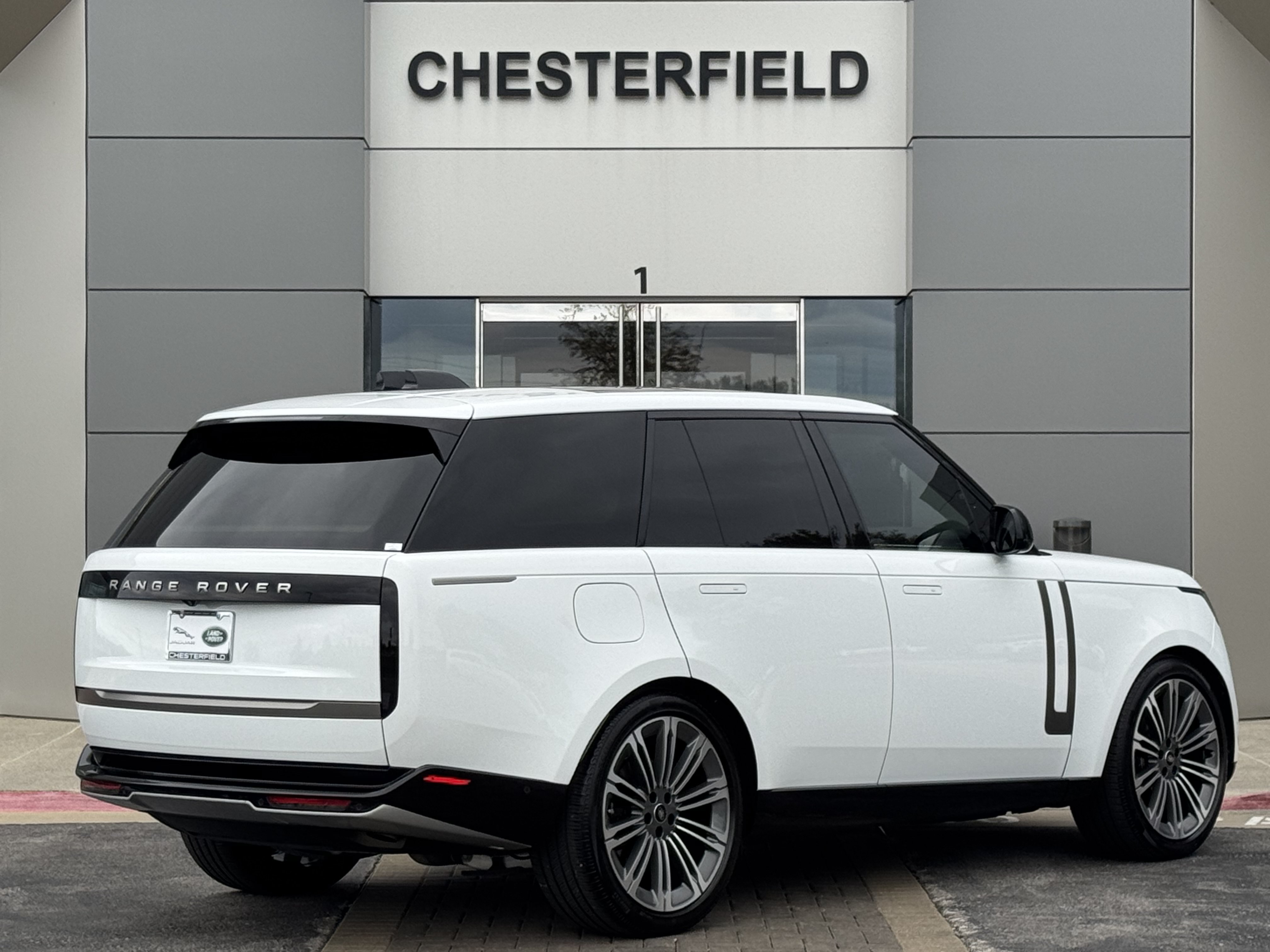 Certified 2025 Land Rover Range Rover SE AWD/4WD image 2