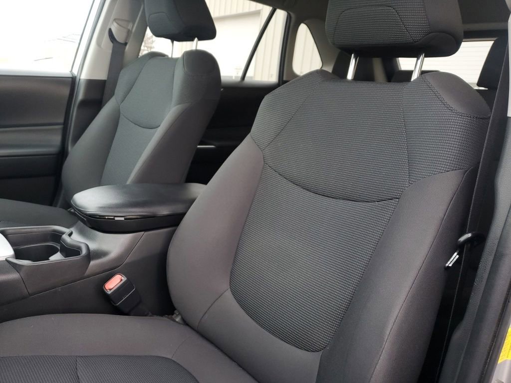 Used 2021 Toyota RAV4 LE image 30