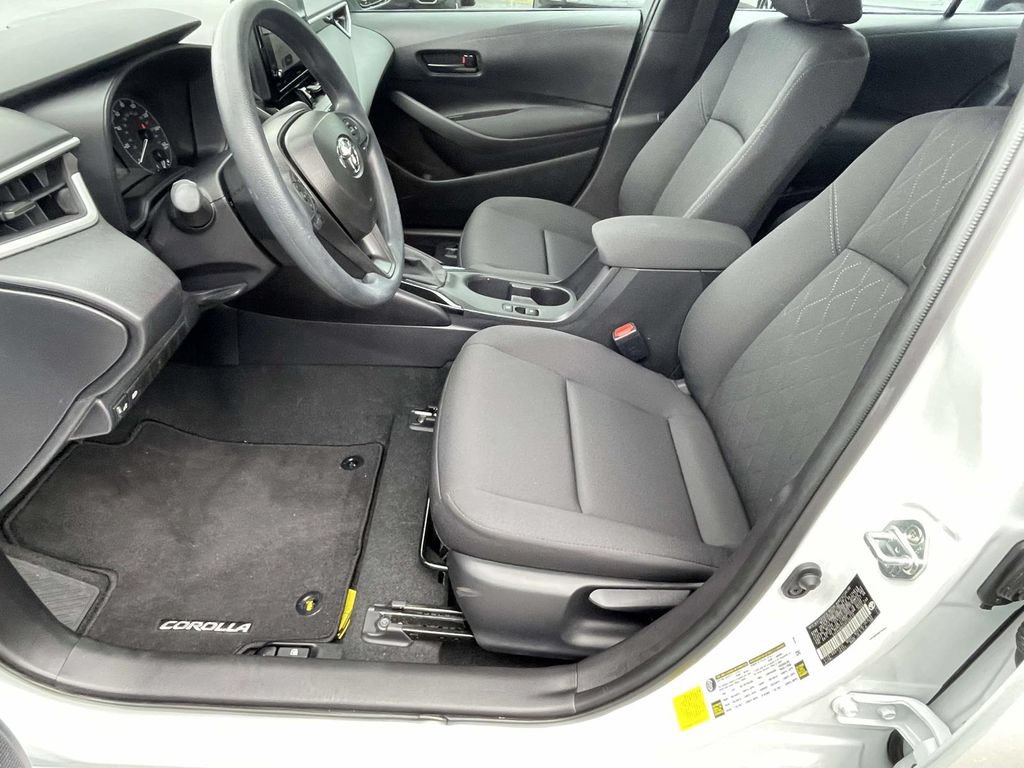 Used 2025 Toyota Corolla LE FWD image 13