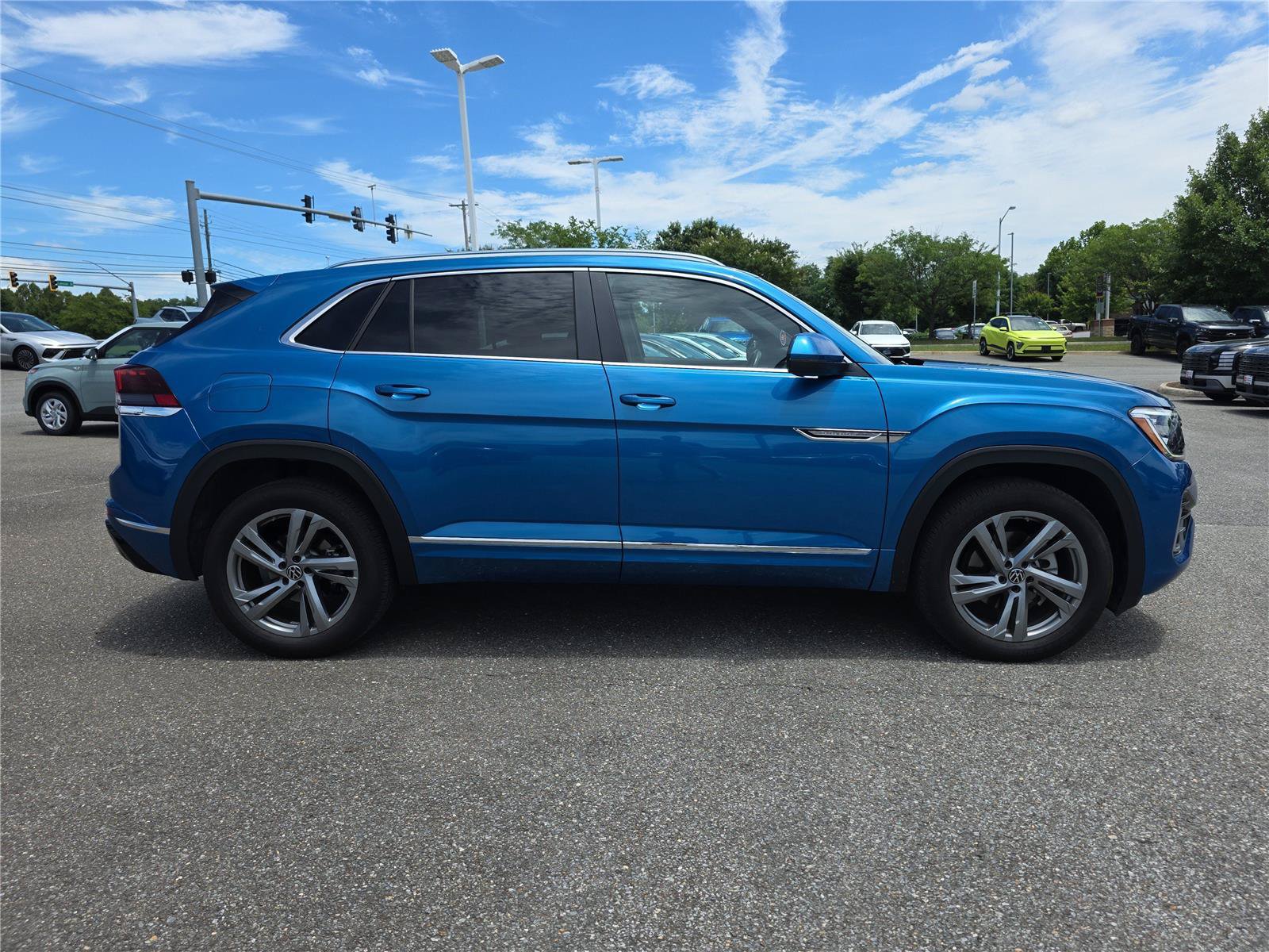 Used 2024 Volkswagen Atlas Cross Sport SEL R-Line AWD/4WD image 3