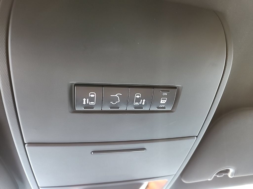 Used 2017 Dodge Grand Caravan SXT FWD image 20