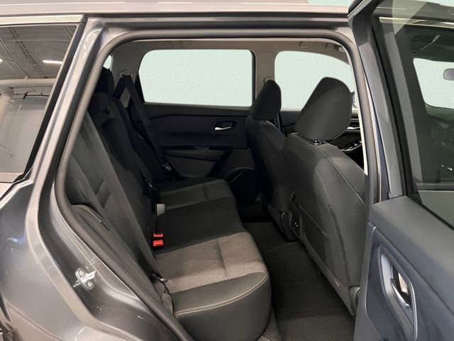 Used 2025 Nissan Rogue SV AWD/4WD image 12