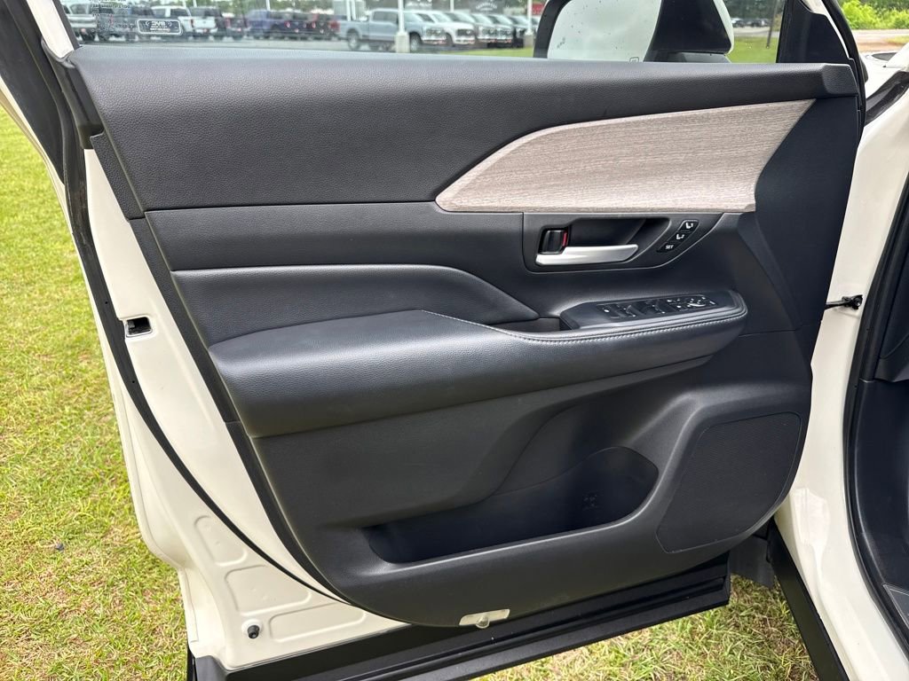 Used 2024 Toyota Grand Highlander Limited image 11