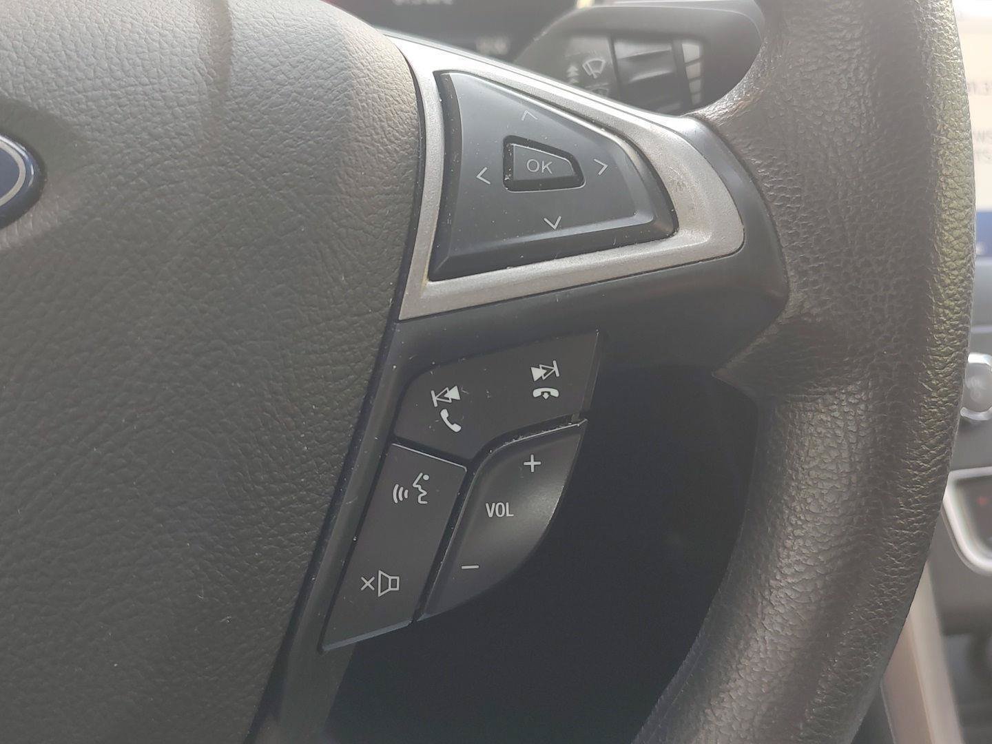 Used 2020 Ford Fusion SE FWD image 13