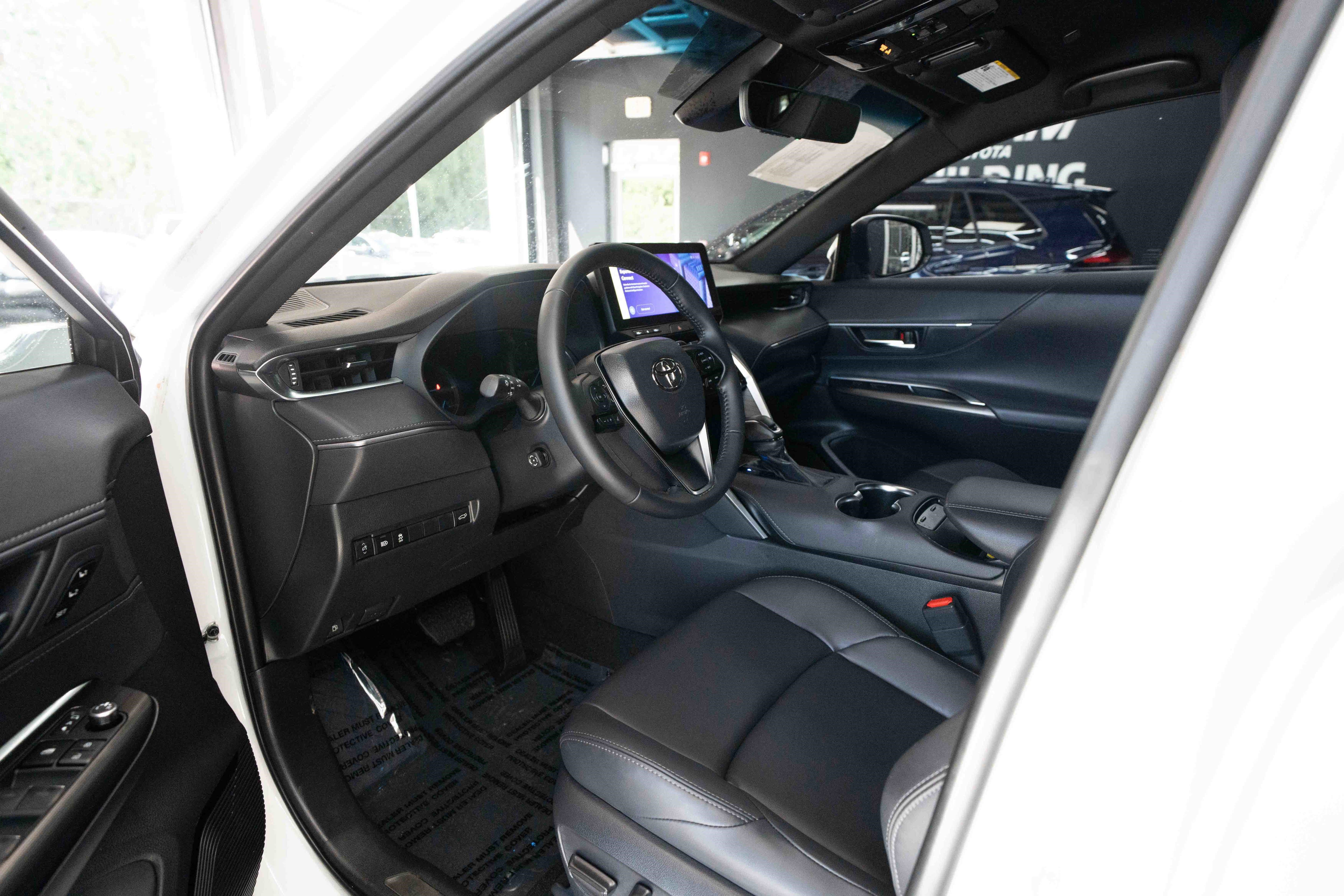 Used 2024 Toyota Venza XLE AWD/4WD image 8