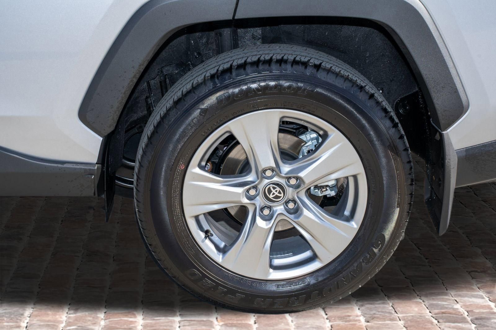 Used 2025 Toyota RAV4 XLE w/ Convenience Package image 40