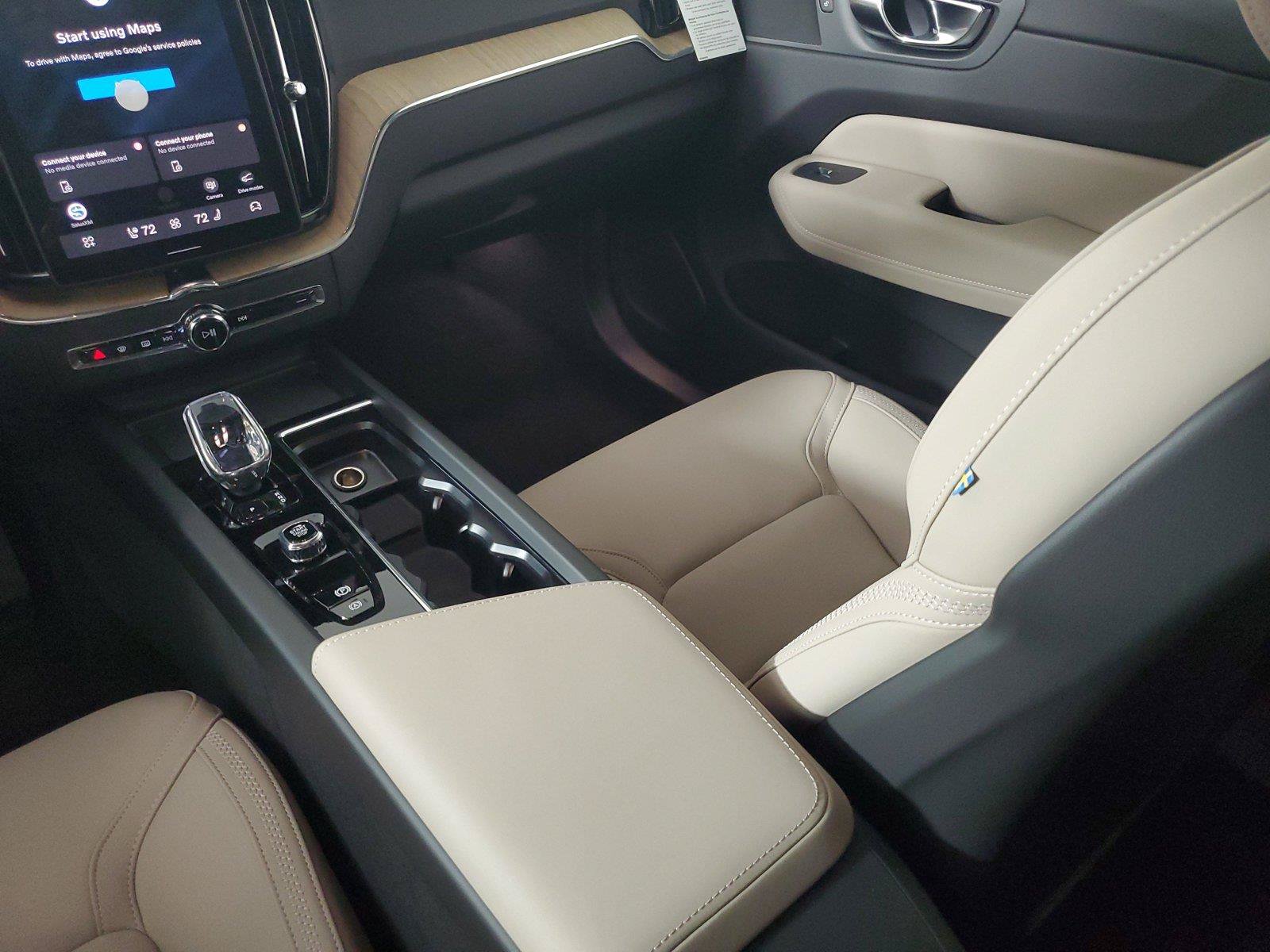 New 2027 Volvo XC60 B5 Core AWD/4WD image 17