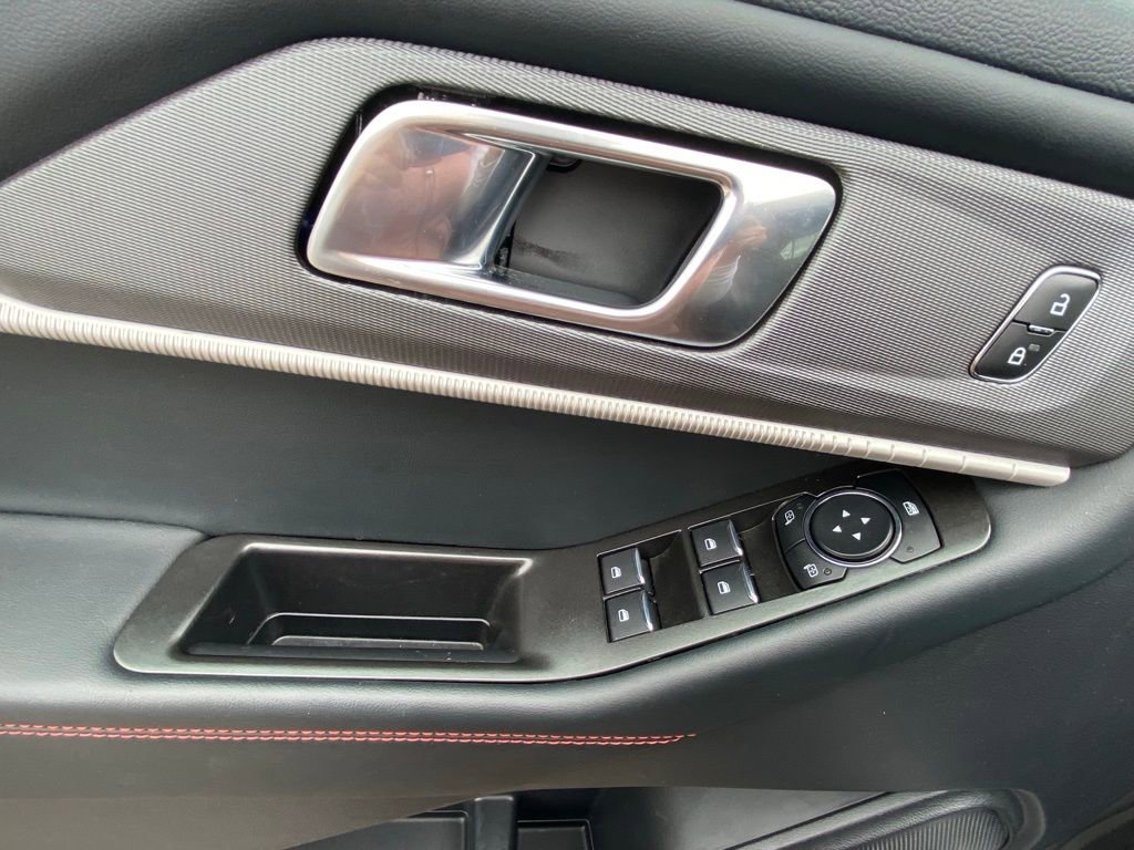 Used 2025 Ford Explorer ST-Line w/ ST-Line Street Pack image 11