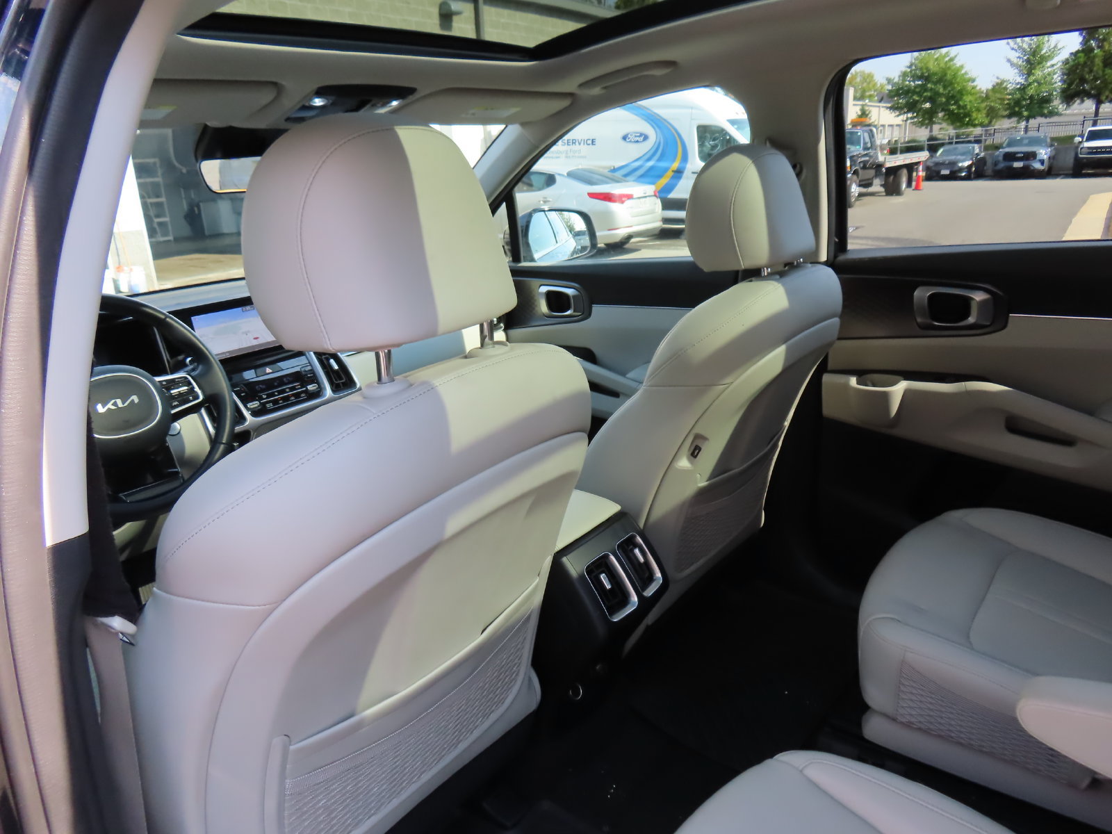 Used 2022 Kia Sorento EX w/ Panoramic Sunroof Package AWD/4WD image 29