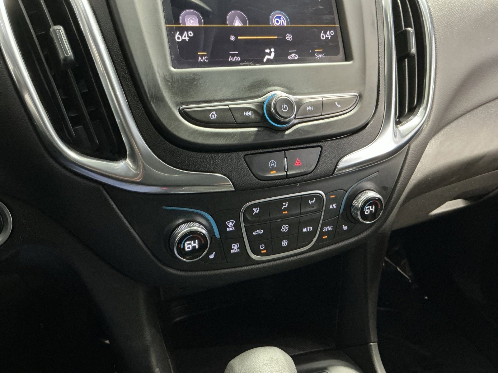 Used 2024 Chevrolet Equinox LT AWD/4WD image 22