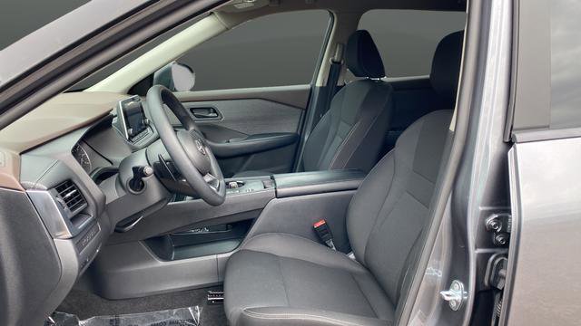 Used 2023 Nissan Rogue S image 9