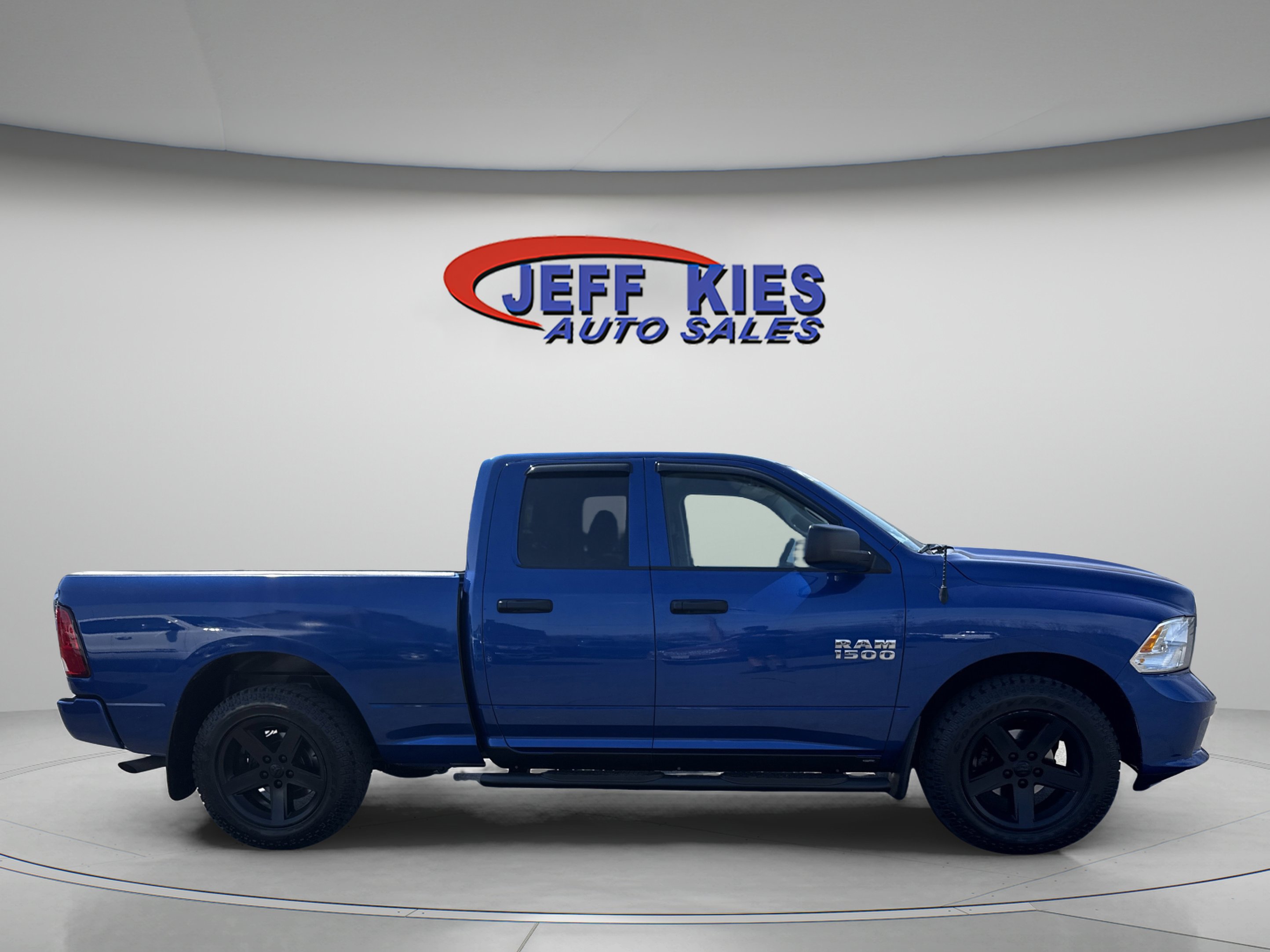 Used 2018 RAM 1500 Express w/ Express Value Package AWD/4WD image 4